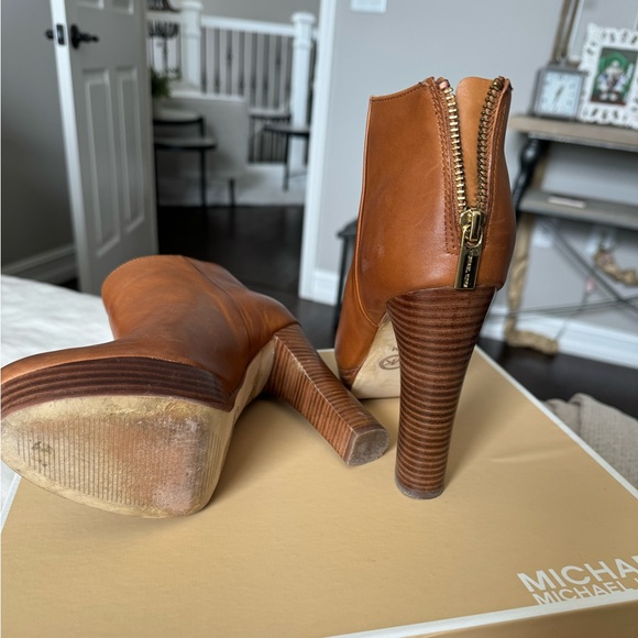 Michael Kors Lesly Bootie - Picture 6 of 6